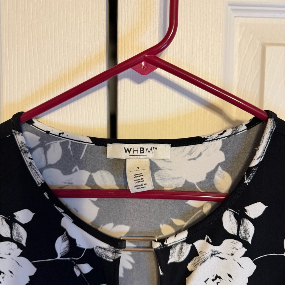 White House Black Market Black and‎ White Floral Tank Top - Picture 2 of 3